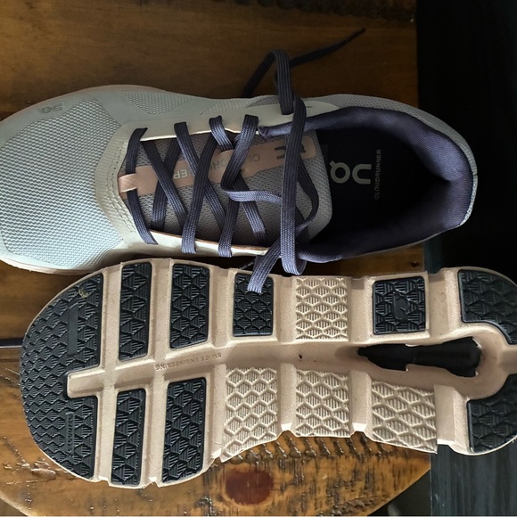 On Running Women's Gray and Cream Athletic Shoes - Picture 3 of 4